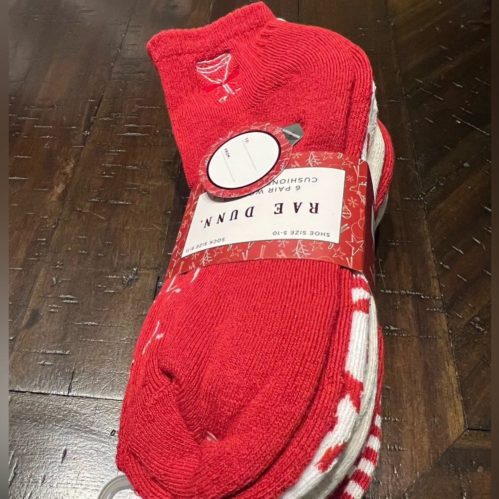 Rae Dunn Women’s Red Christmas Cushioned Quarter Length Socks 6 pairs